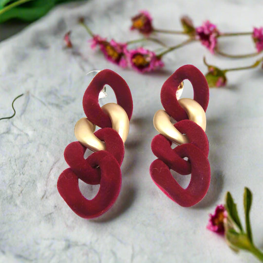 https://www.artistryjewelry.net/products/lovely-velvet-chain-earrings