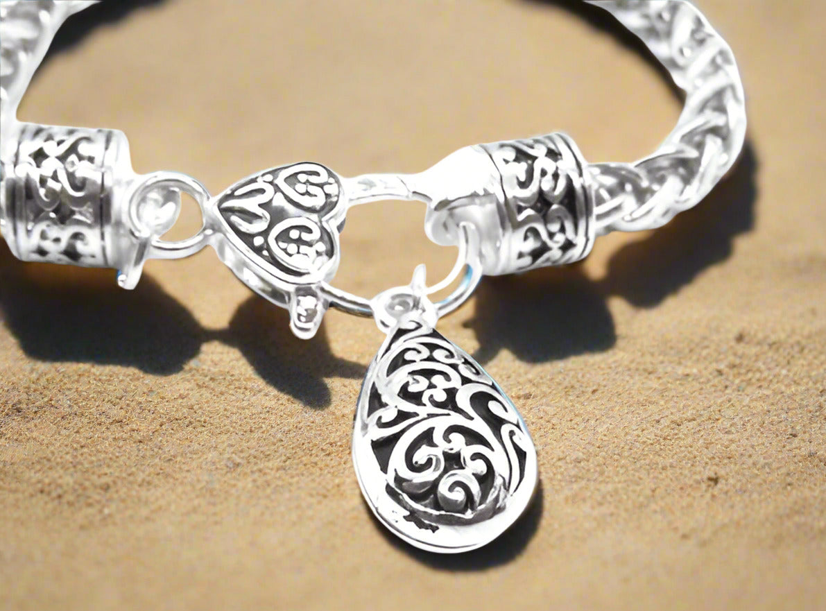 https://www.artistryjewelry.net/products/stunning-bali-filigreen-bracelet
