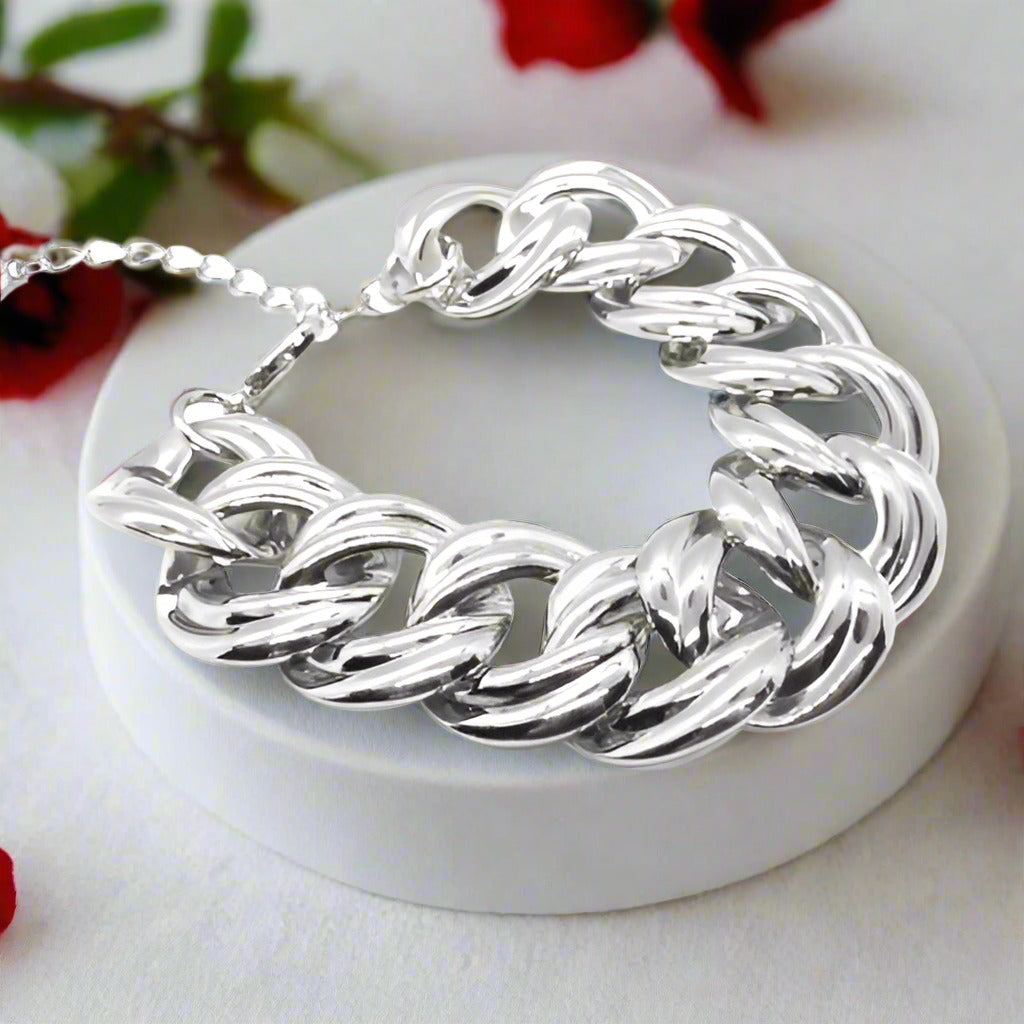 https://www.artistryjewelry.net/products/beautiful-silver-chain-bracelet
