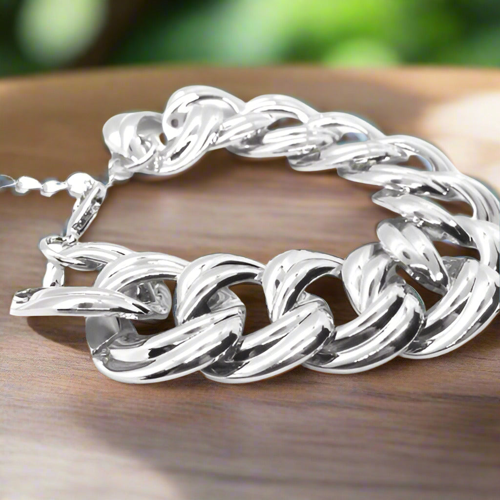 https://www.artistryjewelry.net/products/exciting-chunky-chain-bracelet