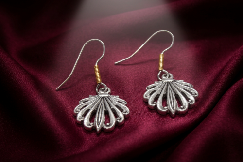Attractrive Shell Drop Earrings