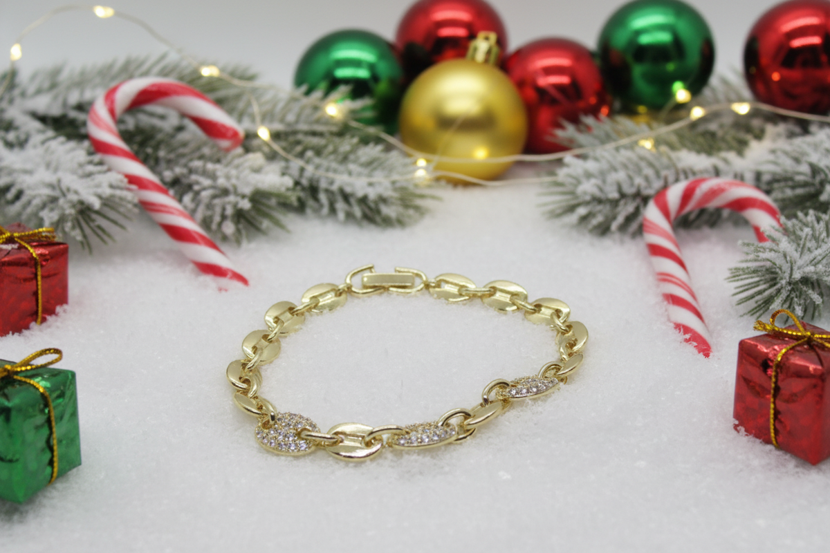 Exact bracelet in a Christmas snow scene