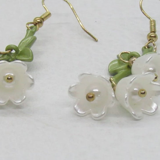 https://www.artistryjewelry.net/products/precious-white-flower-dangle-earrings