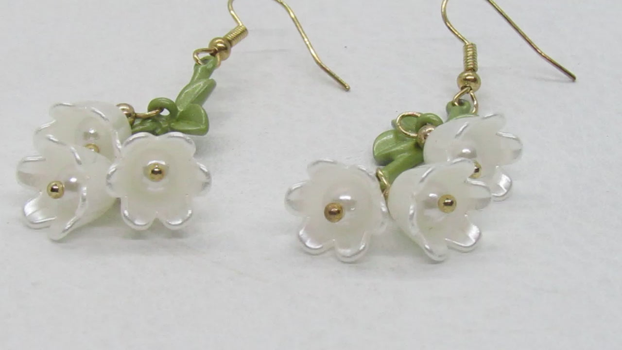 https://www.artistryjewelry.net/products/precious-white-flower-dangle-earrings
